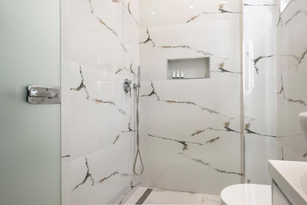 Seaside Hotel Himare Room photo