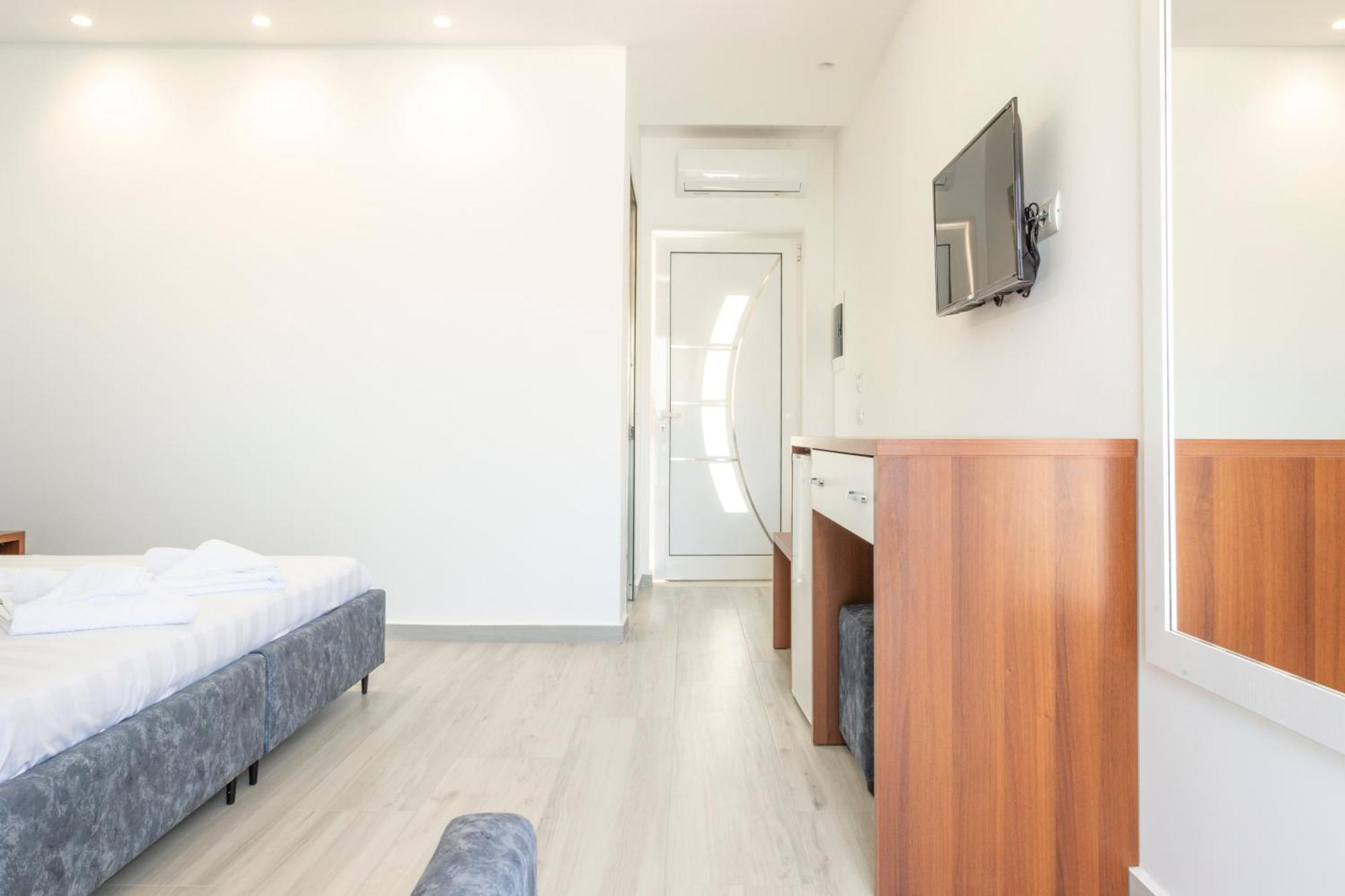 Seaside Hotel Himare Room photo